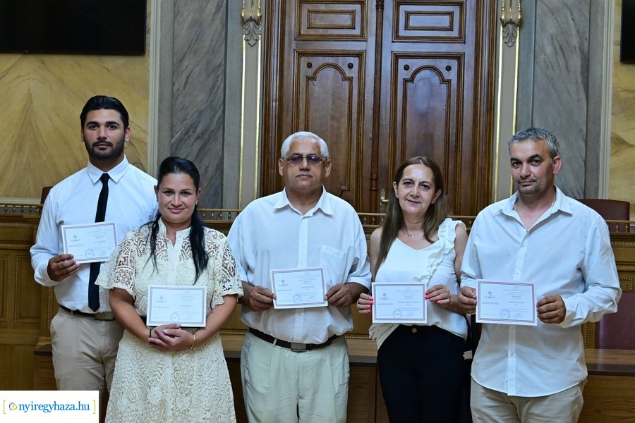 Megbízólevelek átvétele a Városházán