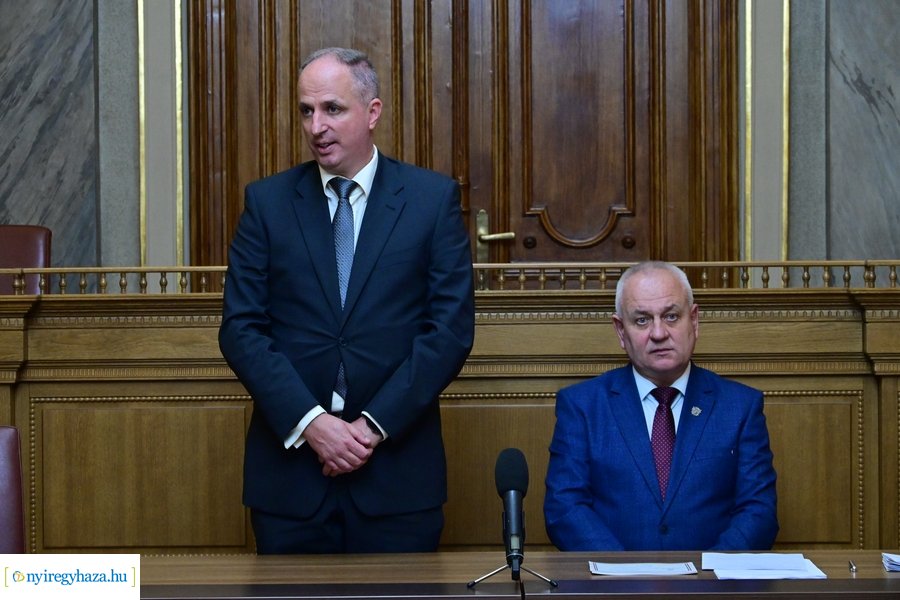 Megbízólevelek átvétele a Városházán