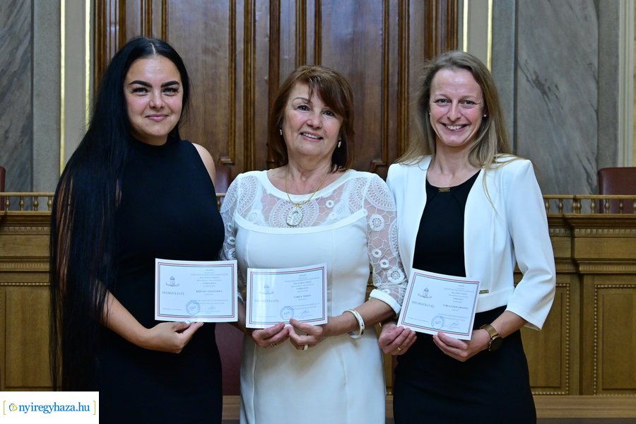 Megbízólevelek átvétele a Városházán