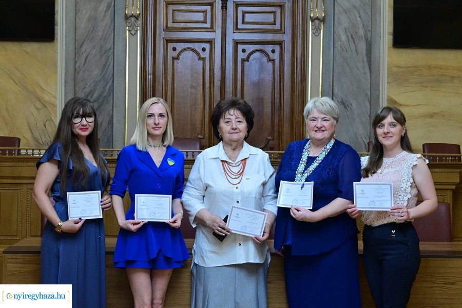 Megbízólevelek átvétele a Városházán