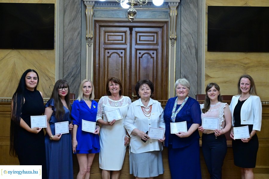 Megbízólevelek átvétele a Városházán