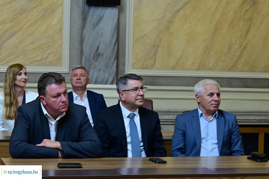 Megbízólevelek átvétele a Városházán