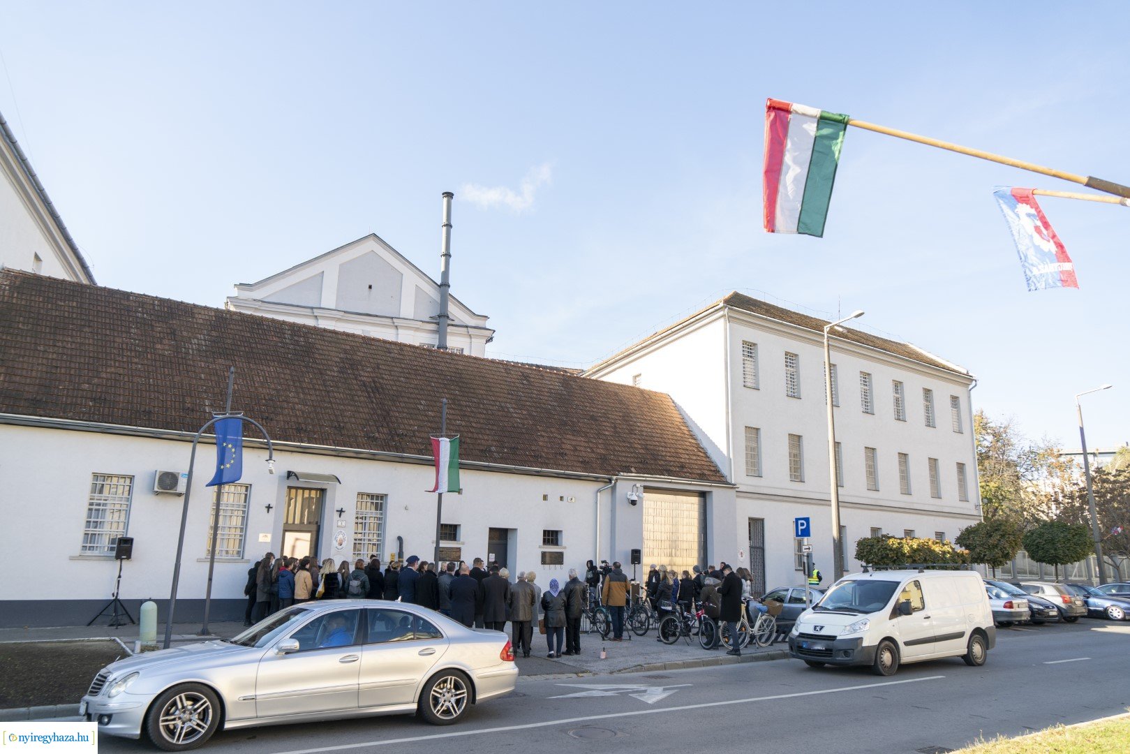Megemlékezés a Szabolcs Szatmár Bereg megyei bűntetés-végrehajtási intézetnél elhelyezett emléktáblánál