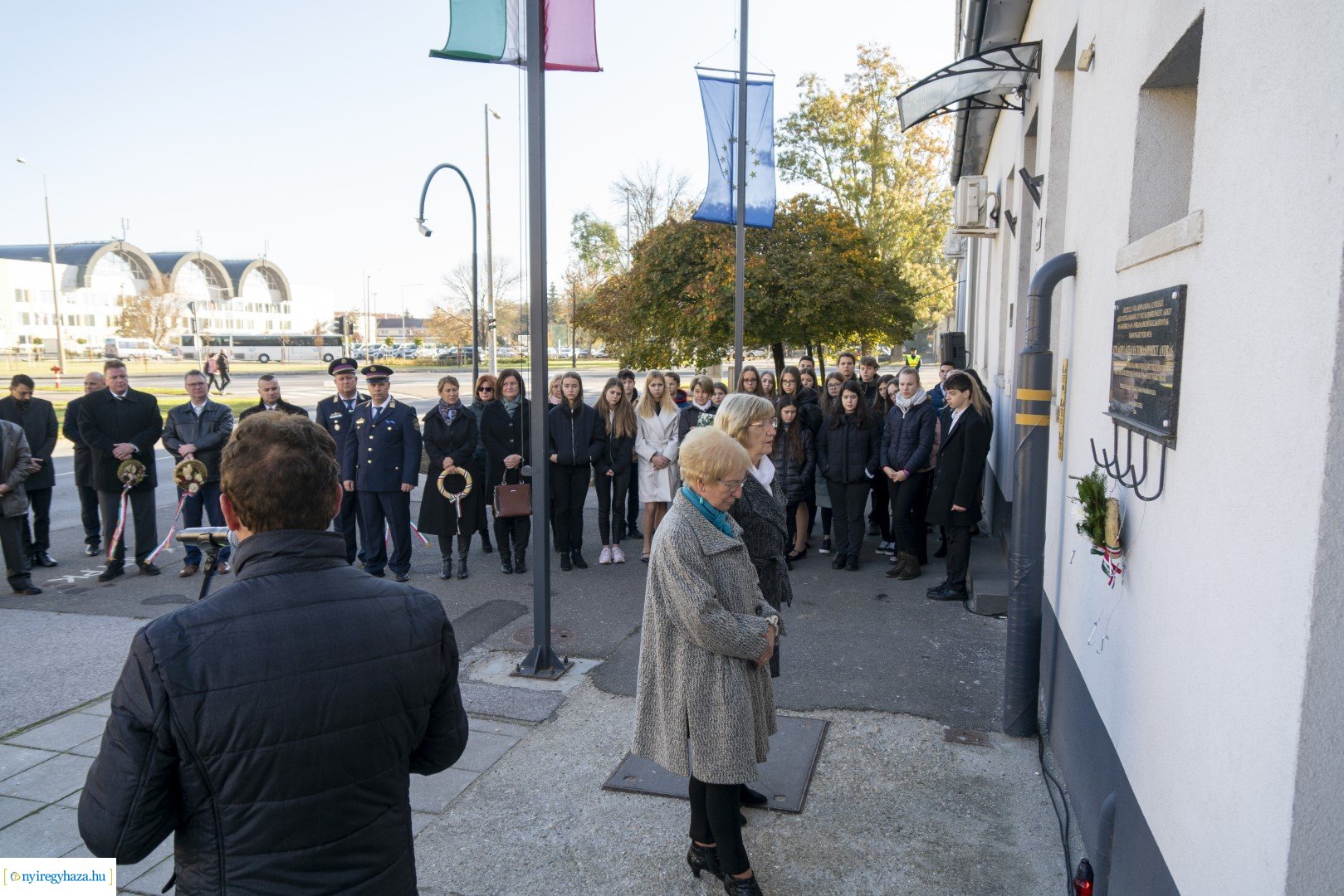 Megemlékezés a Szabolcs Szatmár Bereg megyei bűntetés-végrehajtási intézetnél elhelyezett emléktáblánál