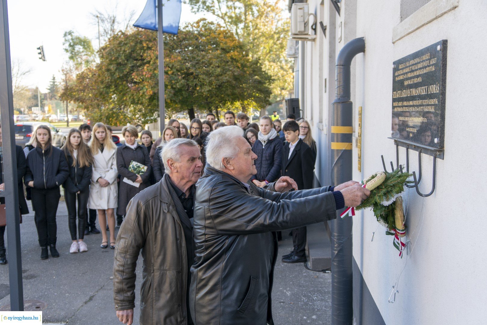 Megemlékezés a Szabolcs Szatmár Bereg megyei bűntetés-végrehajtási intézetnél elhelyezett emléktáblánál