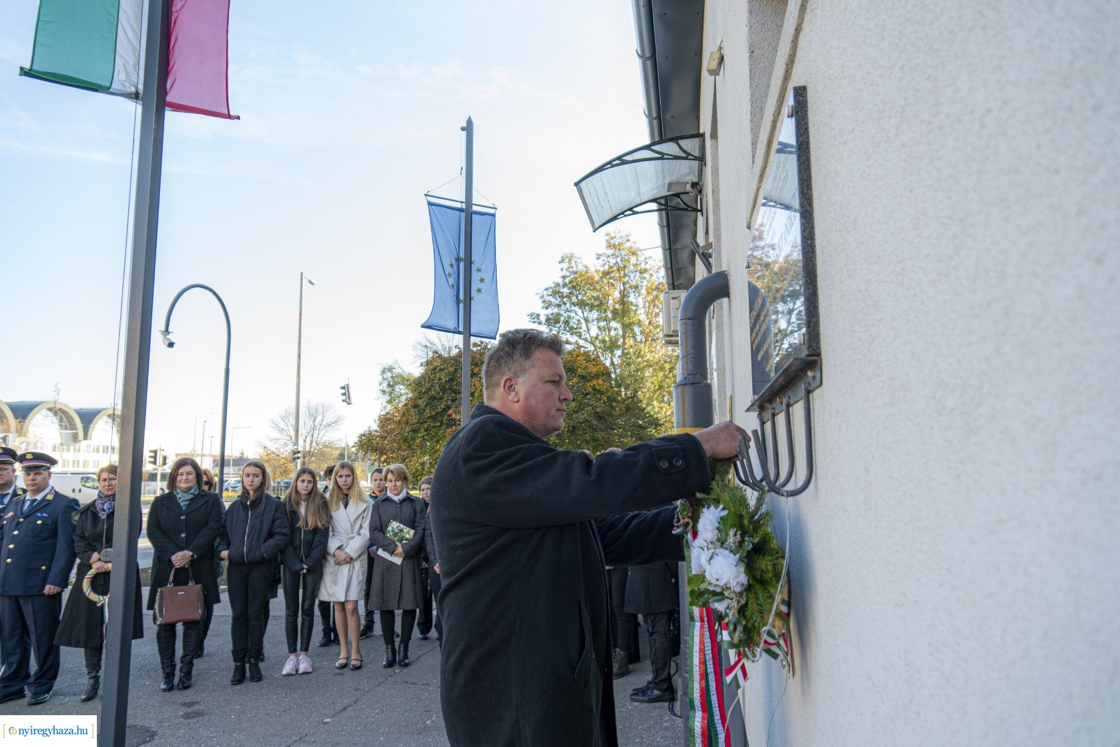 Megemlékezés a Szabolcs Szatmár Bereg megyei bűntetés-végrehajtási intézetnél elhelyezett emléktáblánál