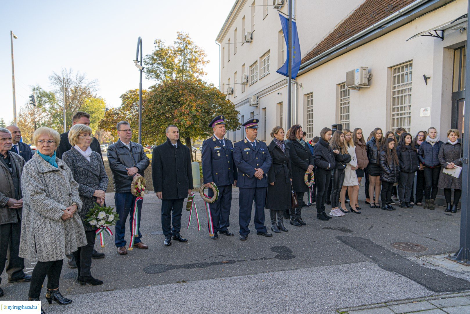 Megemlékezés a Szabolcs Szatmár Bereg megyei bűntetés-végrehajtási intézetnél elhelyezett emléktáblánál