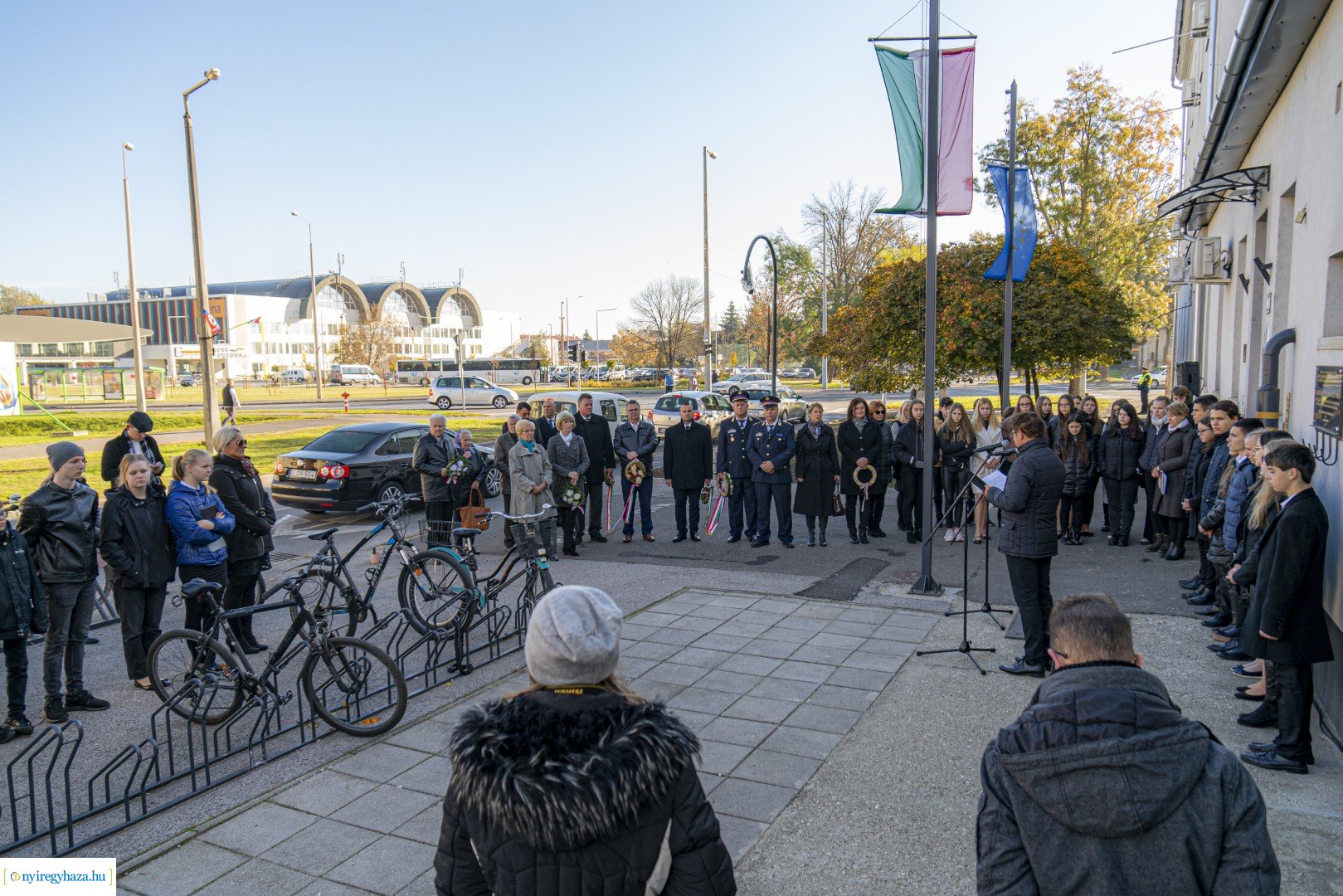 Megemlékezés a Szabolcs Szatmár Bereg megyei bűntetés-végrehajtási intézetnél elhelyezett emléktáblánál