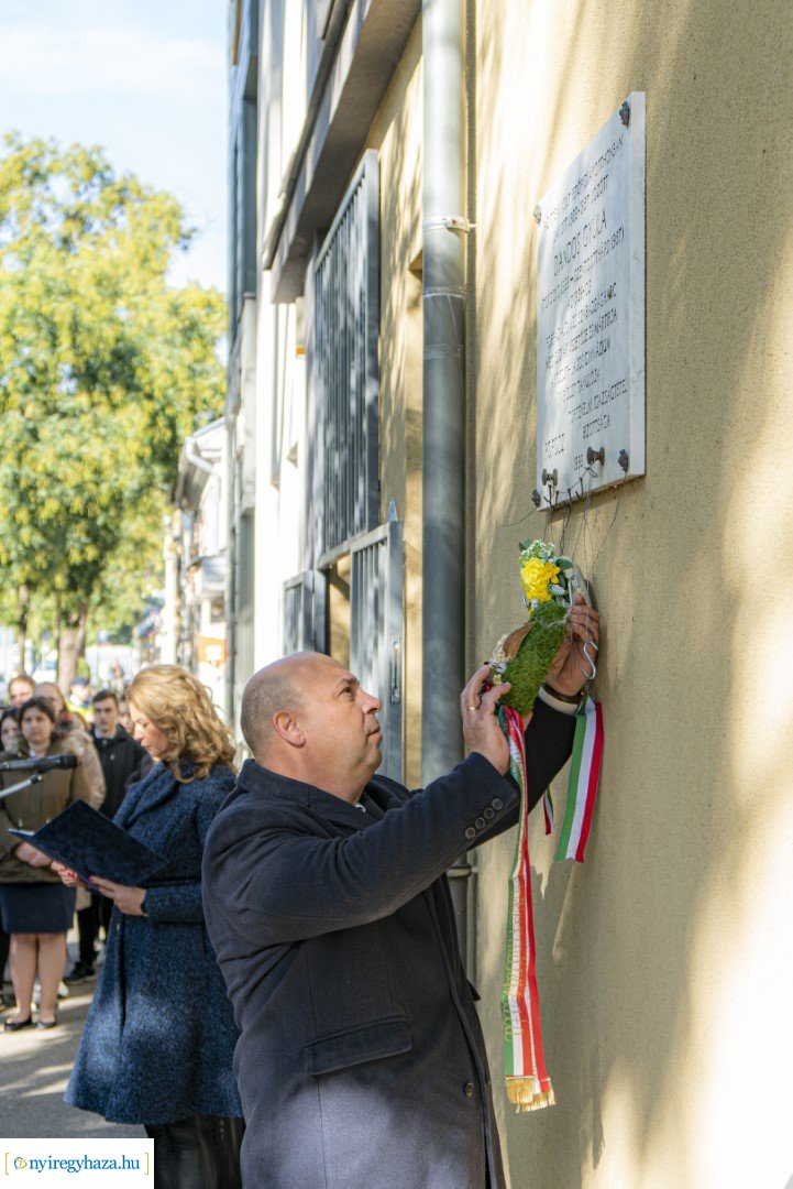 Megemlékezés Dandos Gyula emléktáblájánál