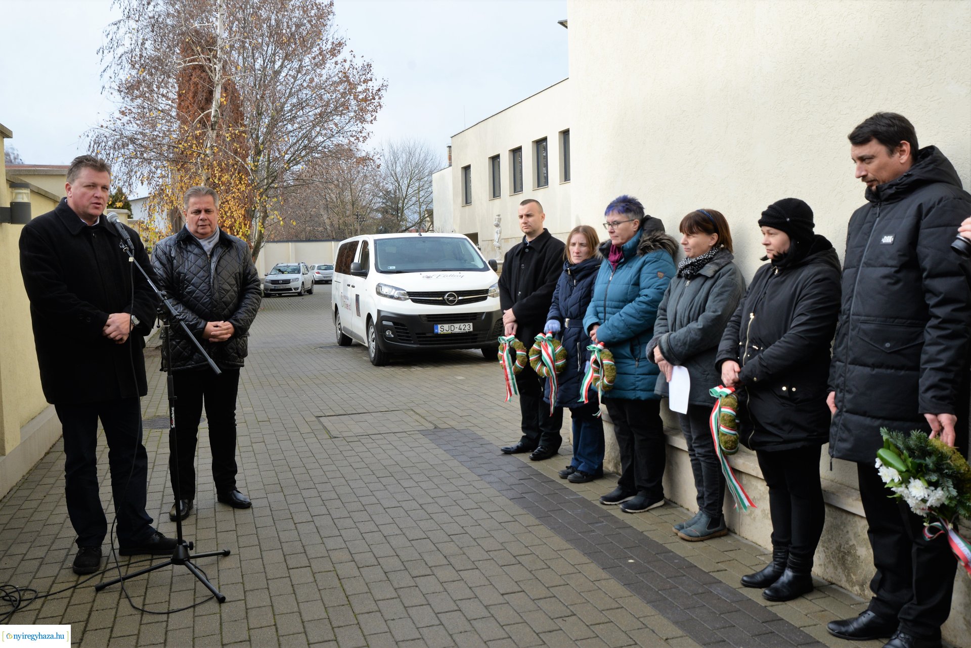 Megemlékezés és koszorúzás a Kállay Gyűjtemény márványtáblája előtt
