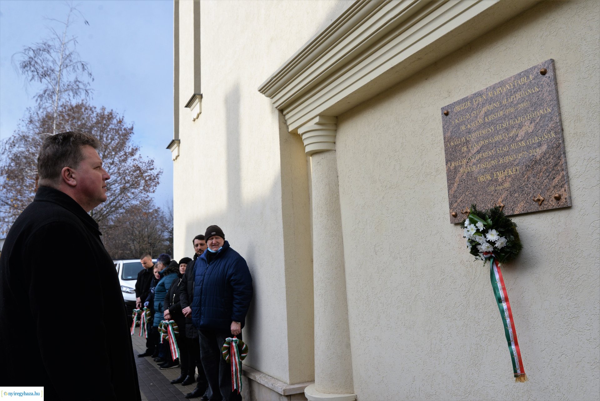 Megemlékezés és koszorúzás a Kállay Gyűjtemény márványtáblája előtt