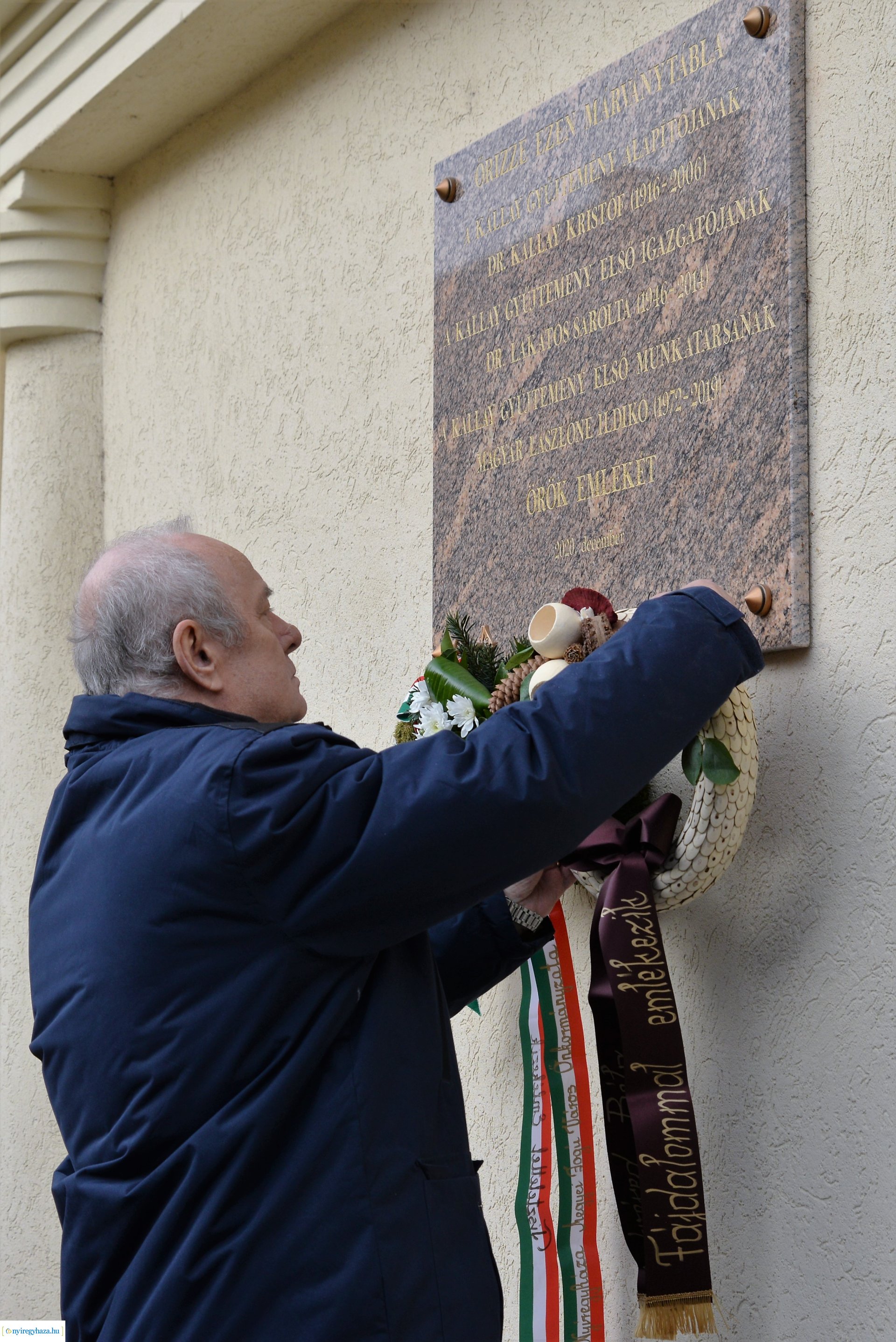 Megemlékezés és koszorúzás a Kállay Gyűjtemény márványtáblája előtt