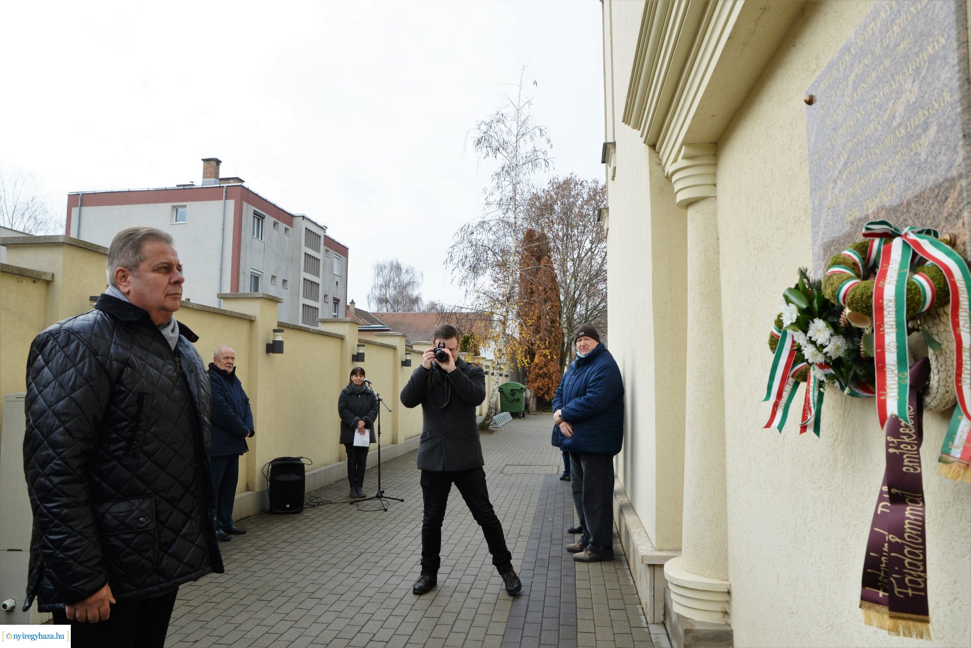Megemlékezés és koszorúzás a Kállay Gyűjtemény márványtáblája előtt
