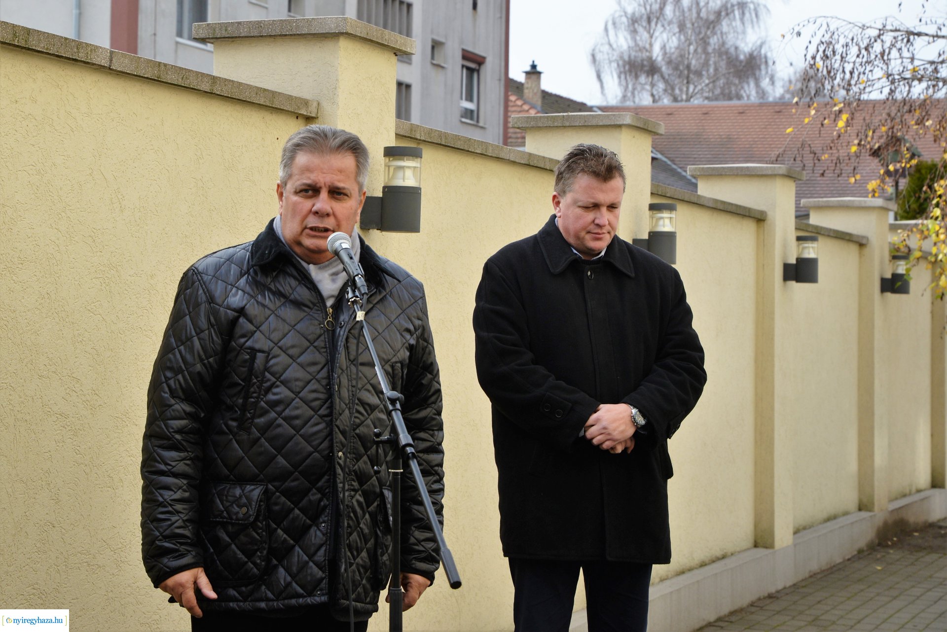 Megemlékezés és koszorúzás a Kállay Gyűjtemény márványtáblája előtt