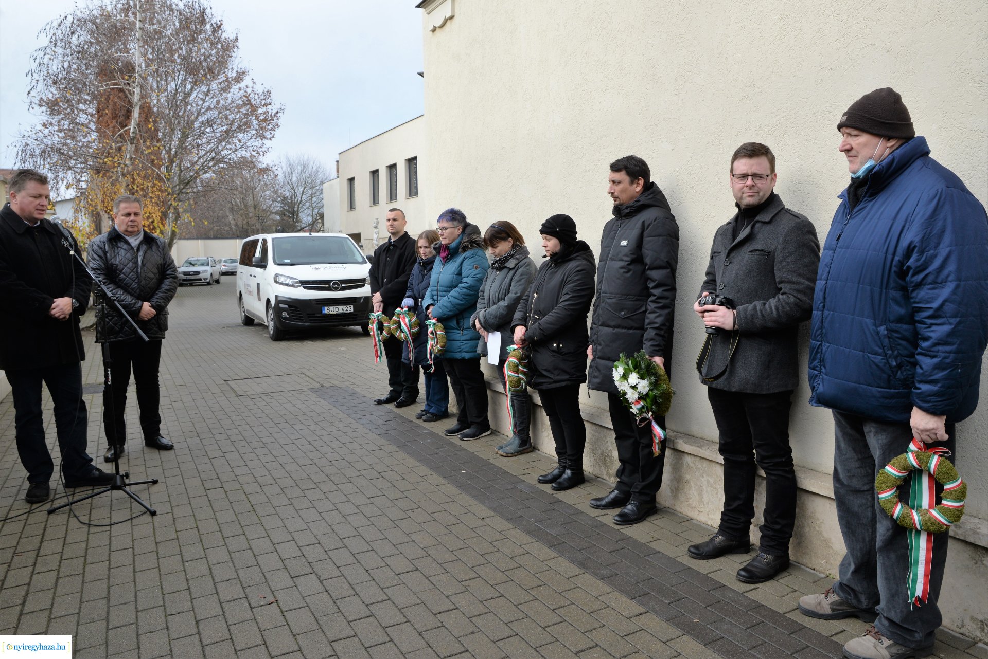 Megemlékezés és koszorúzás a Kállay Gyűjtemény márványtáblája előtt