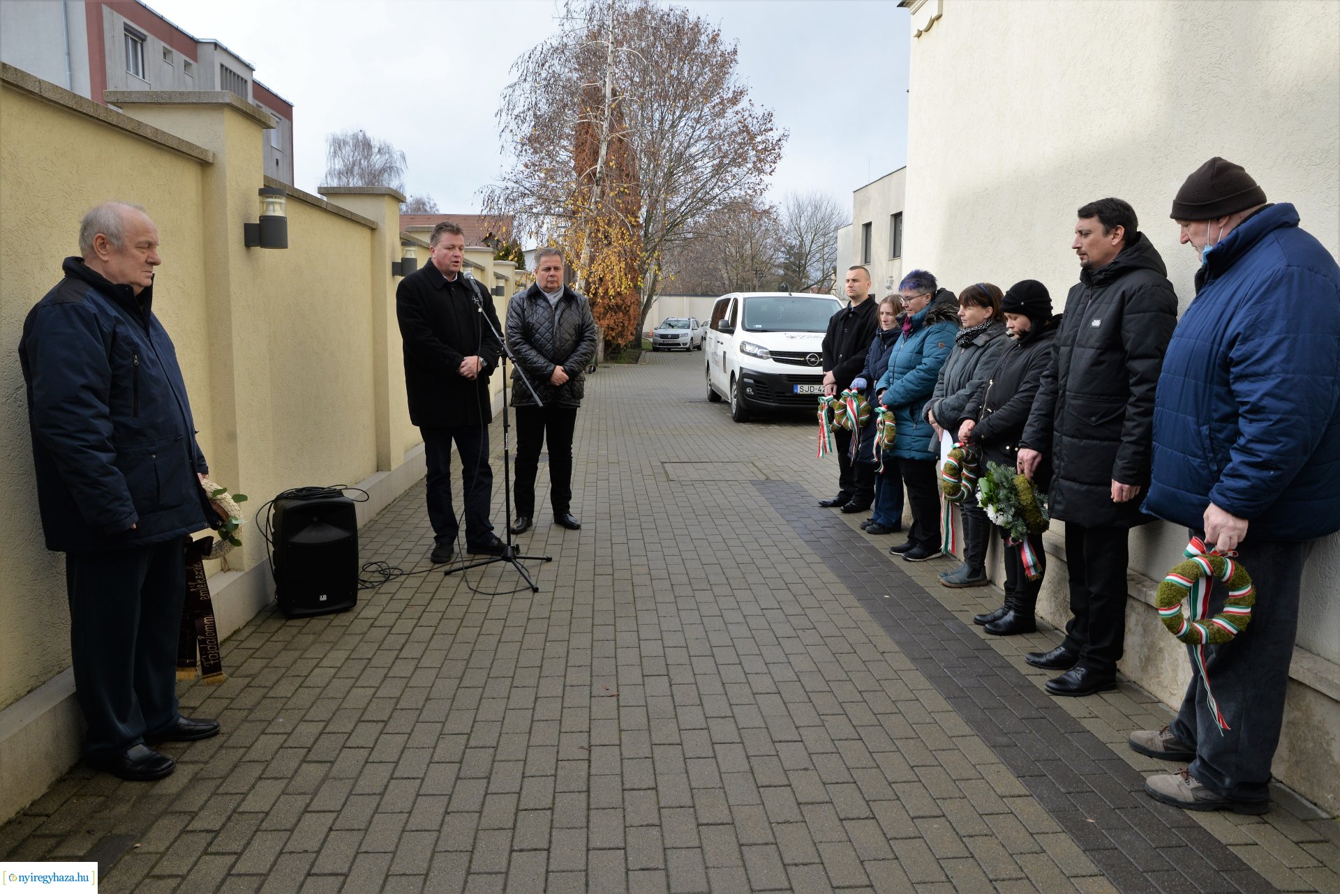 Megemlékezés és koszorúzás a Kállay Gyűjtemény márványtáblája előtt