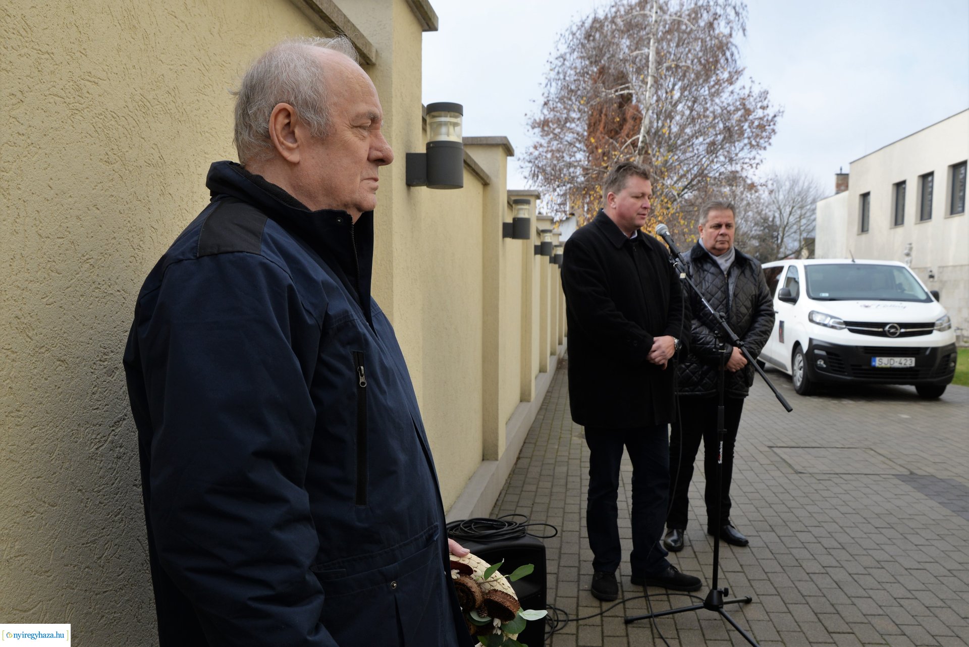 Megemlékezés és koszorúzás a Kállay Gyűjtemény márványtáblája előtt