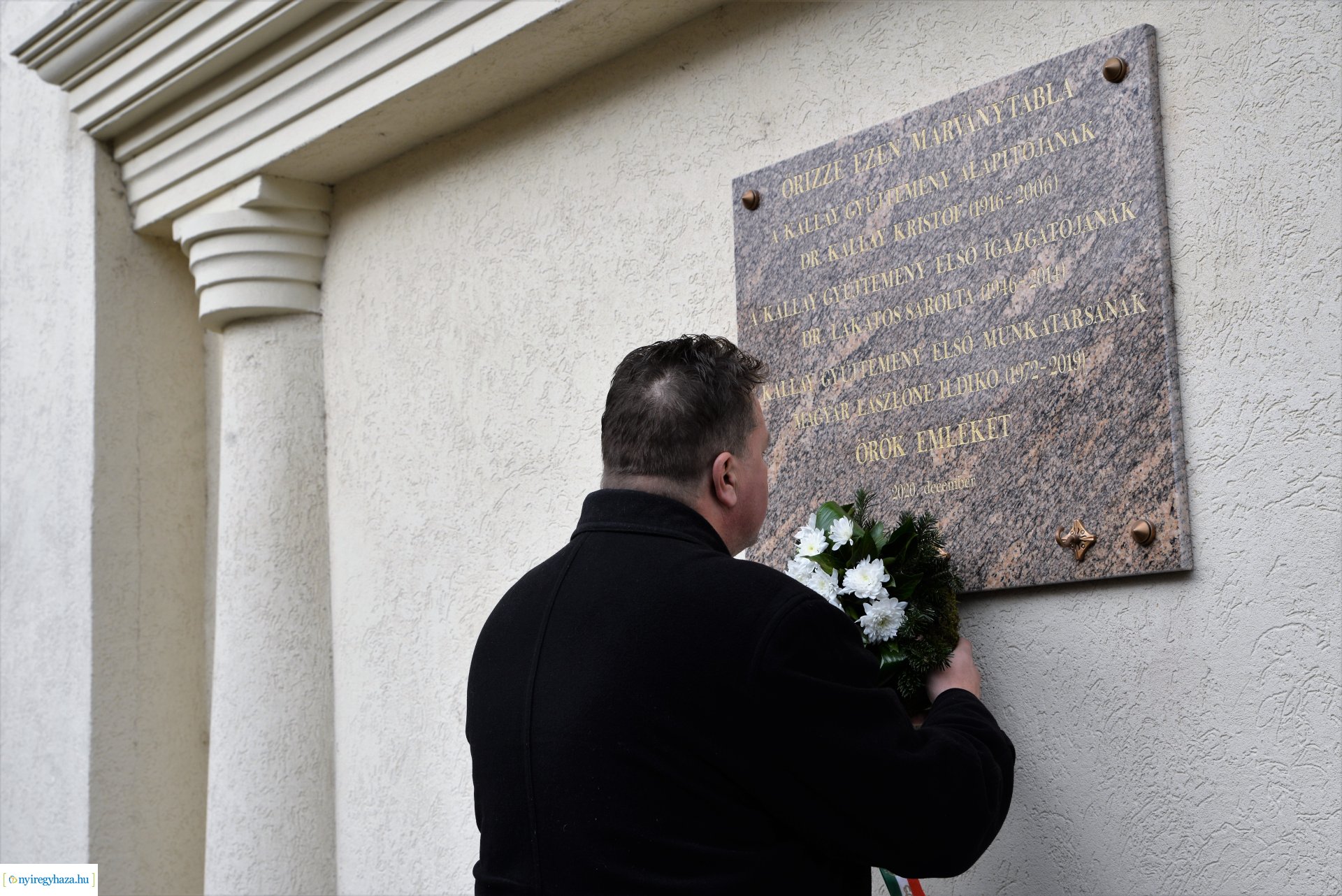 Megemlékezés és koszorúzás a Kállay Gyűjtemény márványtáblája előtt