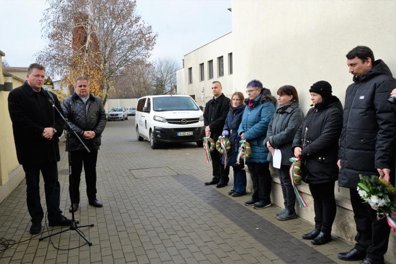 Megemlékezés és koszorúzás a Kállay Gyűjtemény márványtáblája előtt