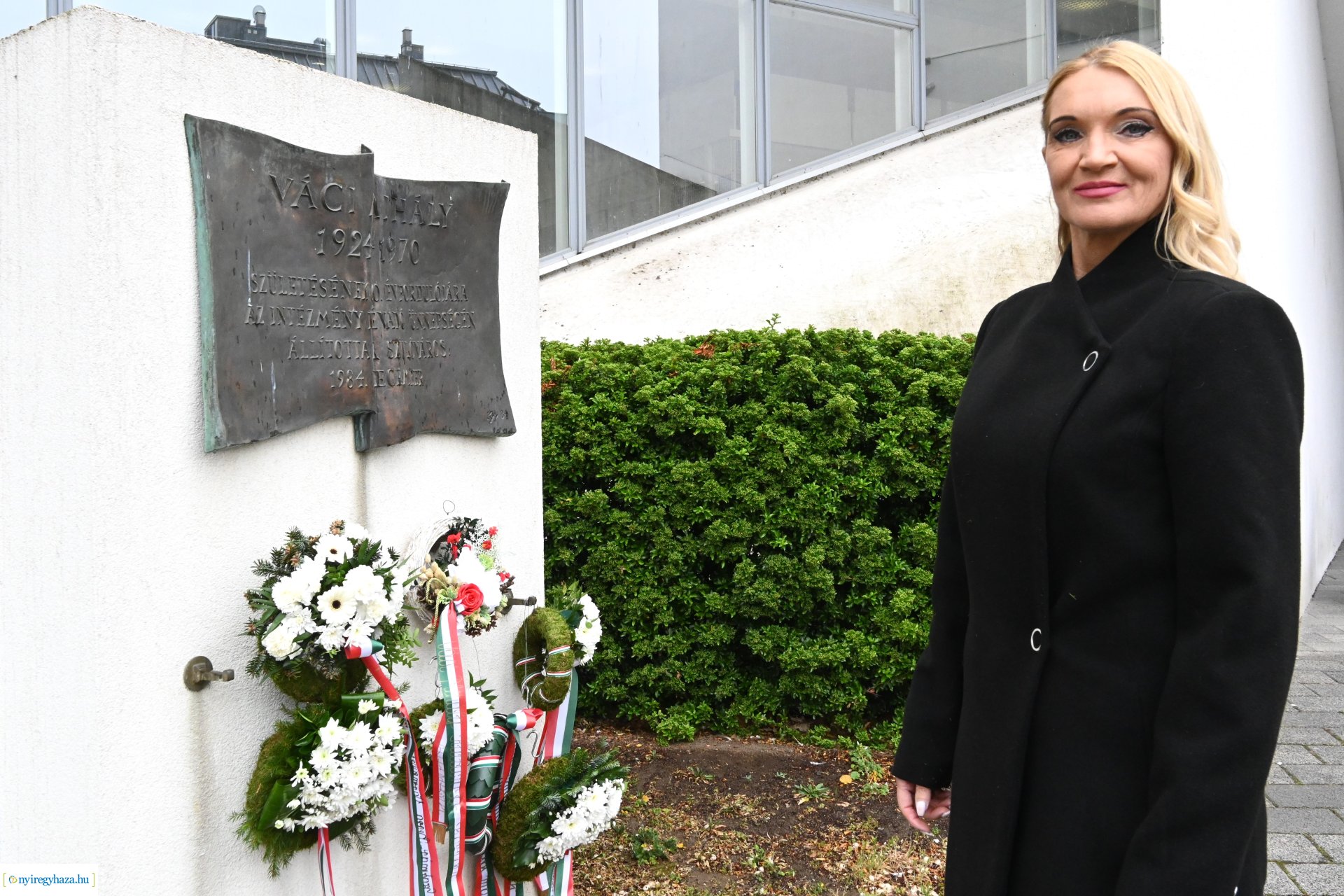 Megemlékezés és koszorúzás Váci Mihály emléktáblájánál