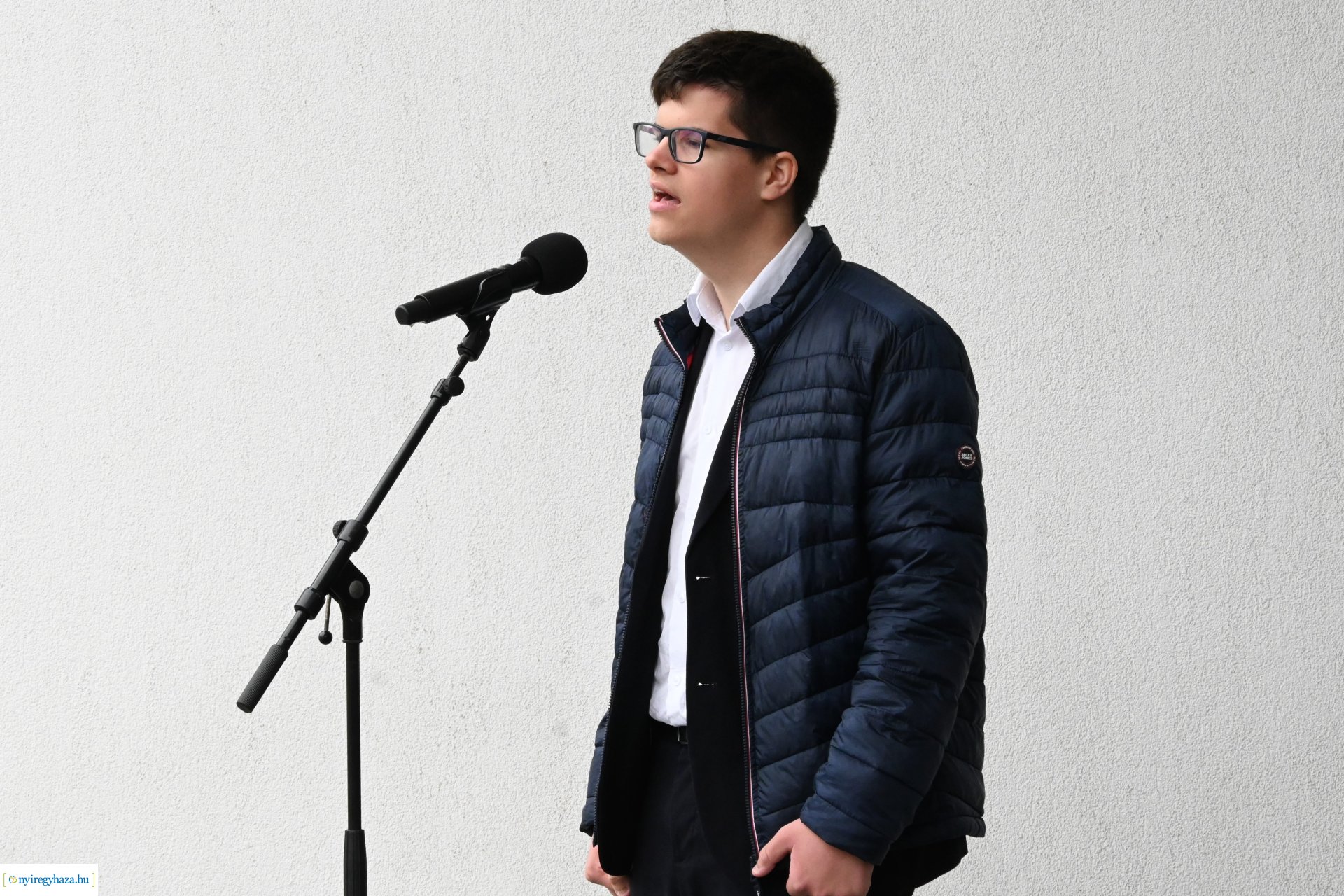 Megemlékezés és koszorúzás Váci Mihály emléktáblájánál