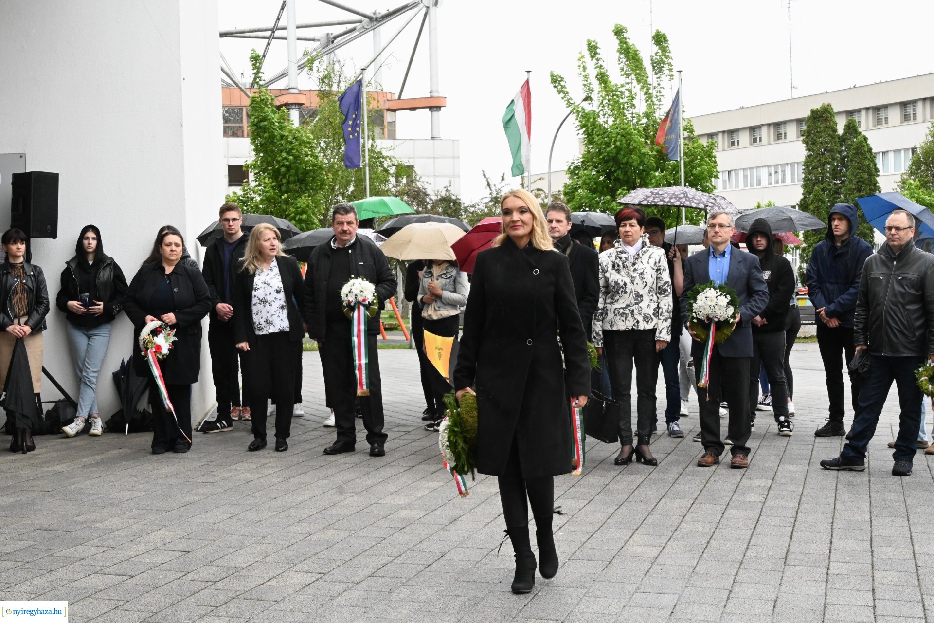 Megemlékezés és koszorúzás Váci Mihály emléktáblájánál