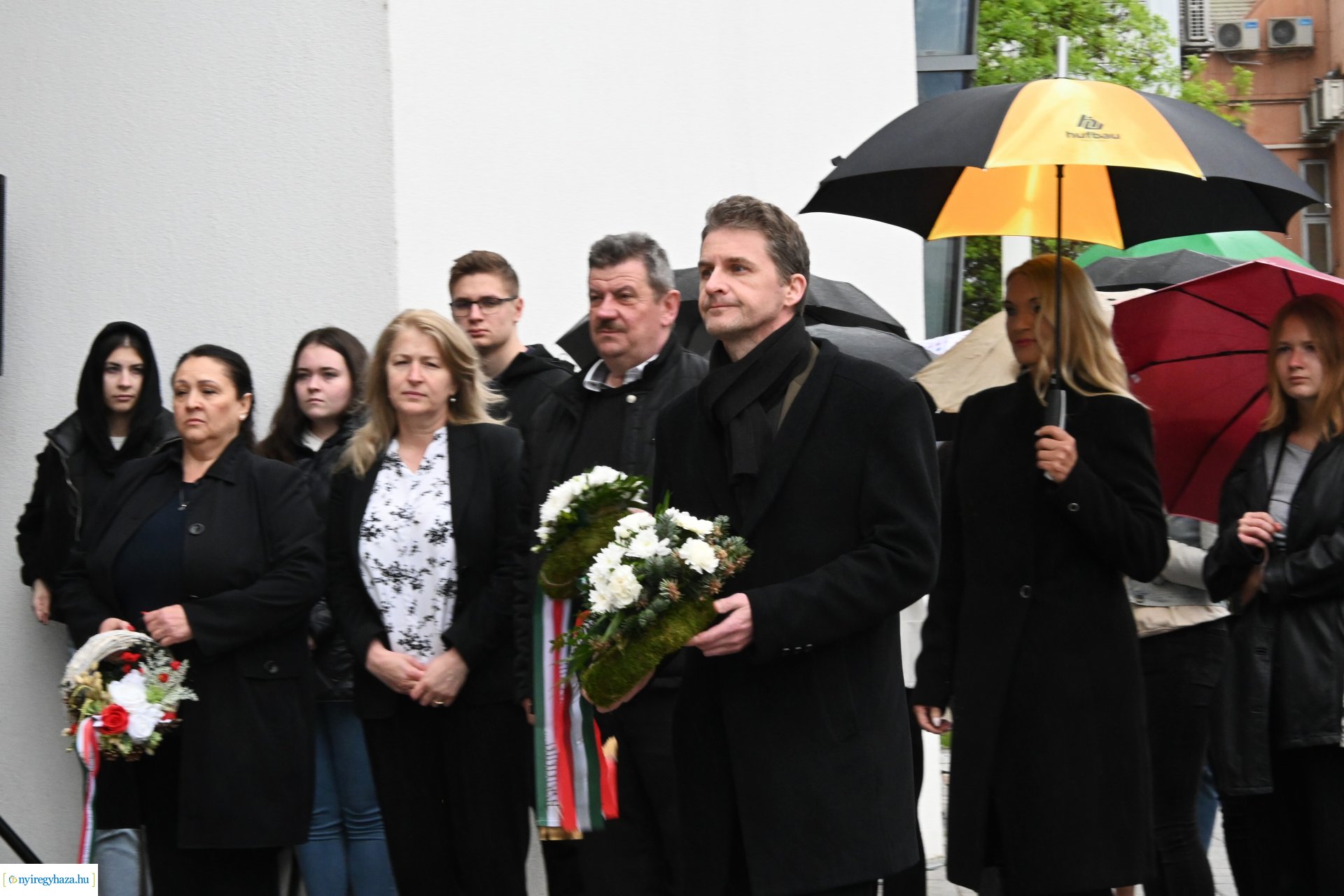 Megemlékezés és koszorúzás Váci Mihály emléktáblájánál