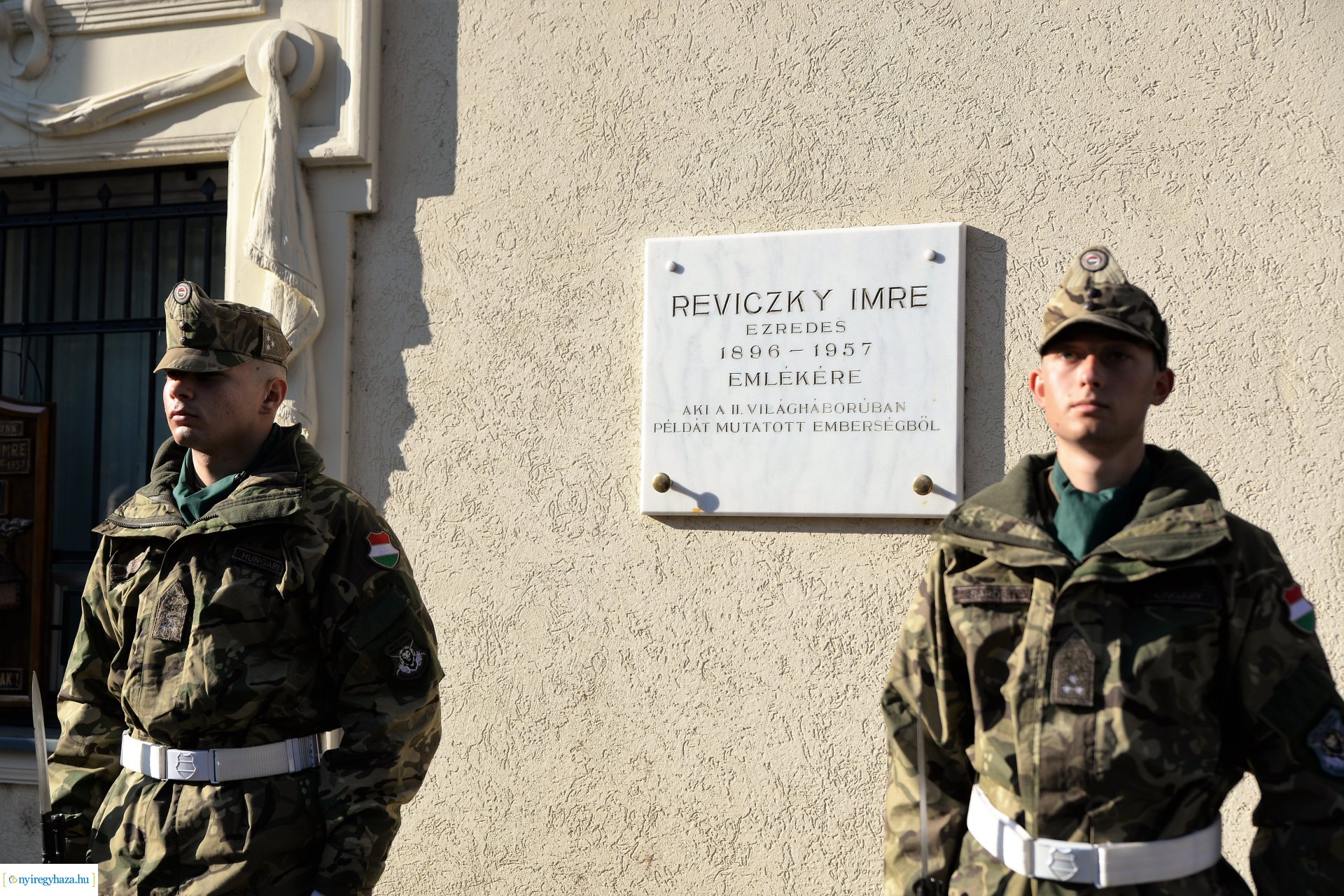 Megemlékezés Reviczky Imre ezredes emléktáblája előtt