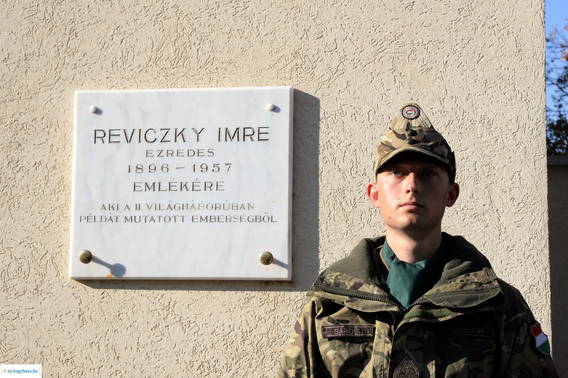 Megemlékezés Reviczky Imre ezredes emléktáblája előtt