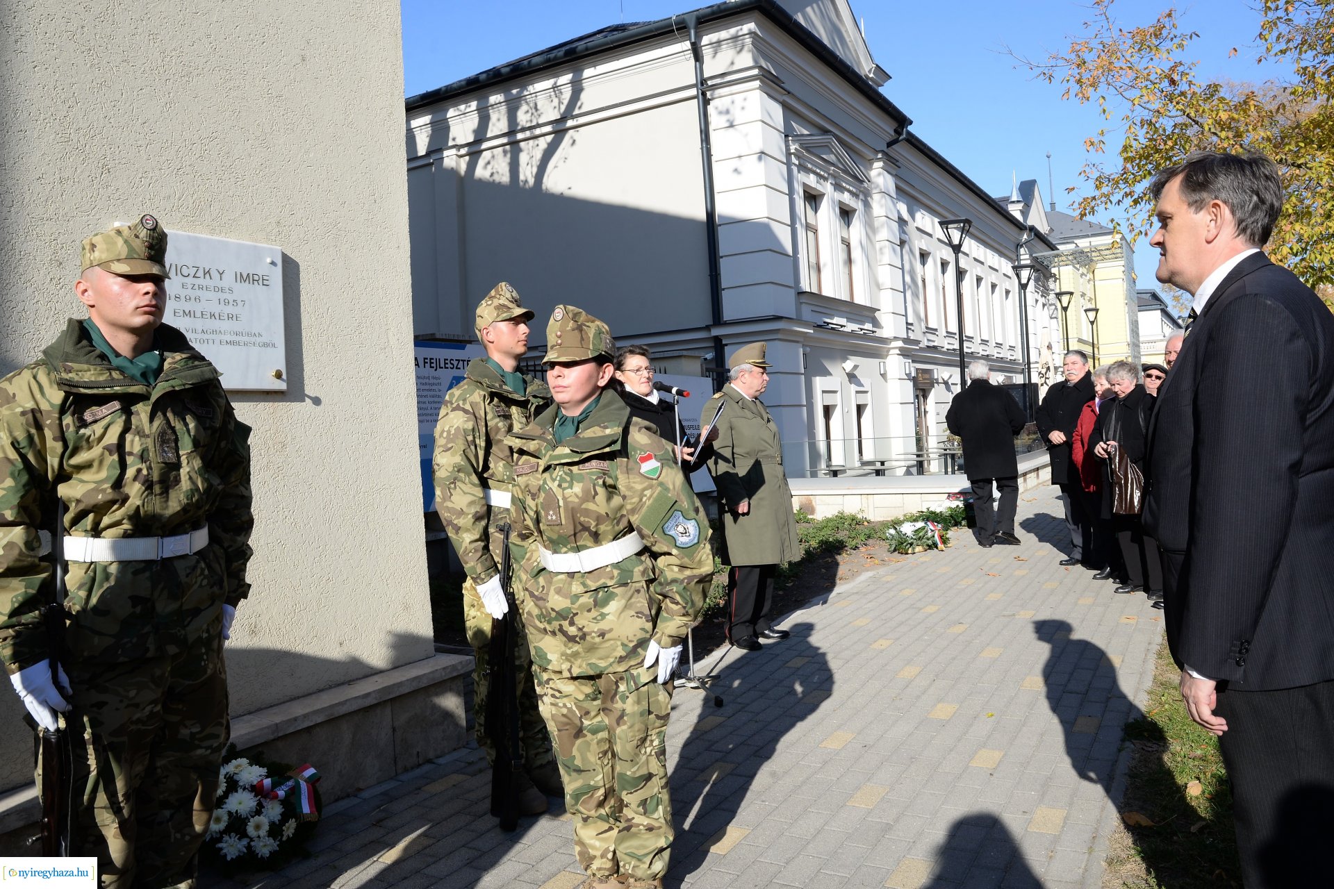 Megemlékezés Reviczky Imre ezredes emléktáblája előtt