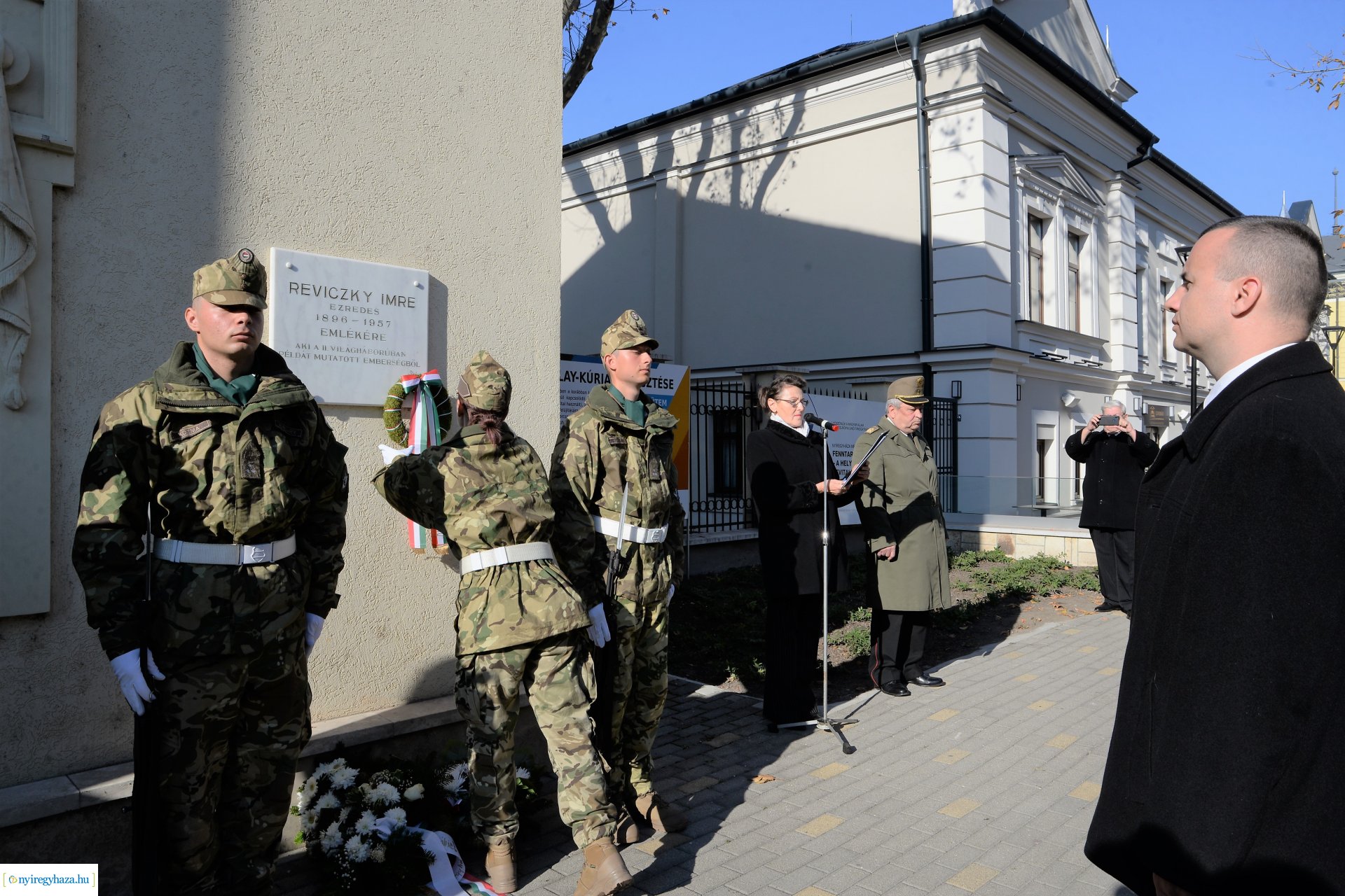Megemlékezés Reviczky Imre ezredes emléktáblája előtt