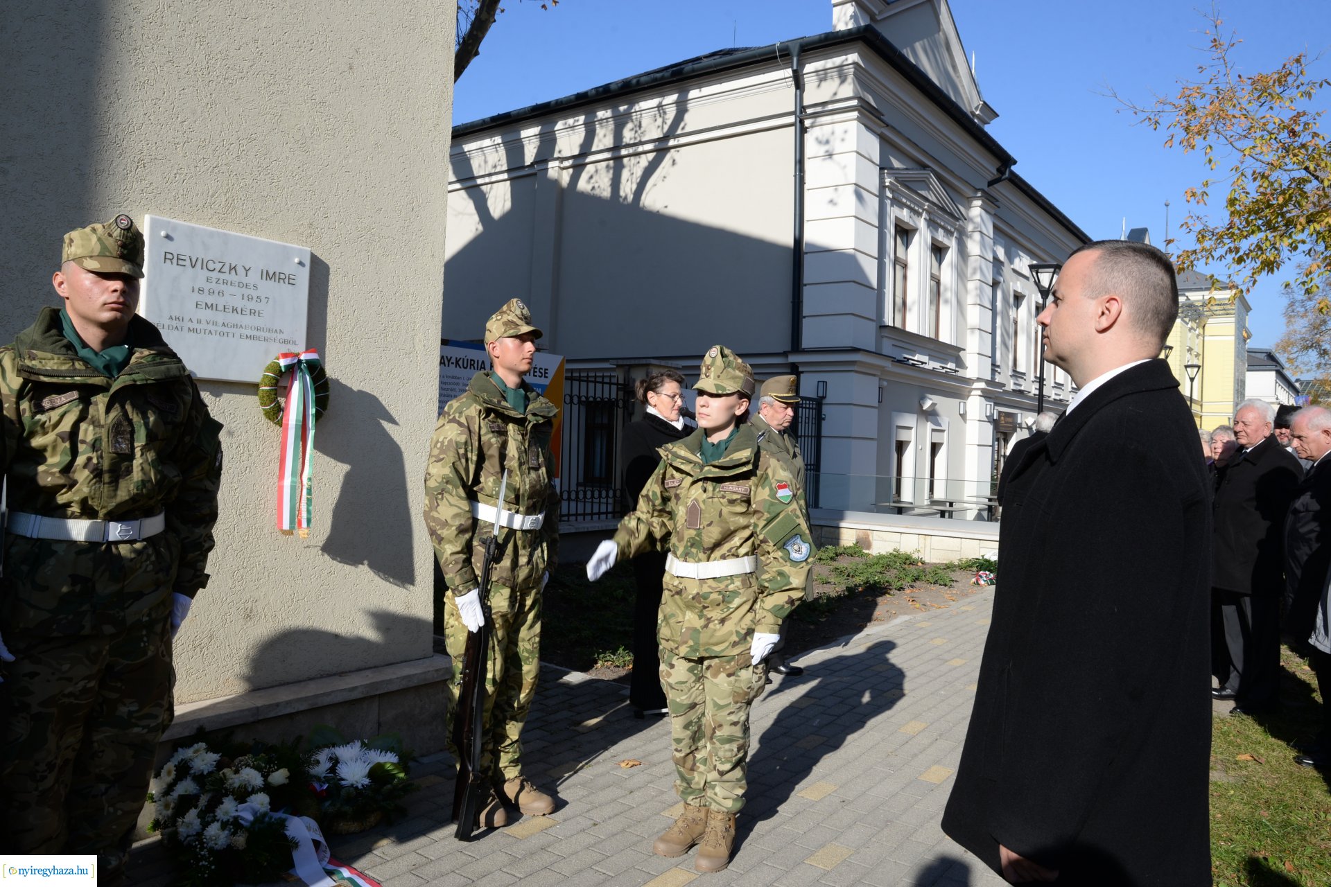 Megemlékezés Reviczky Imre ezredes emléktáblája előtt