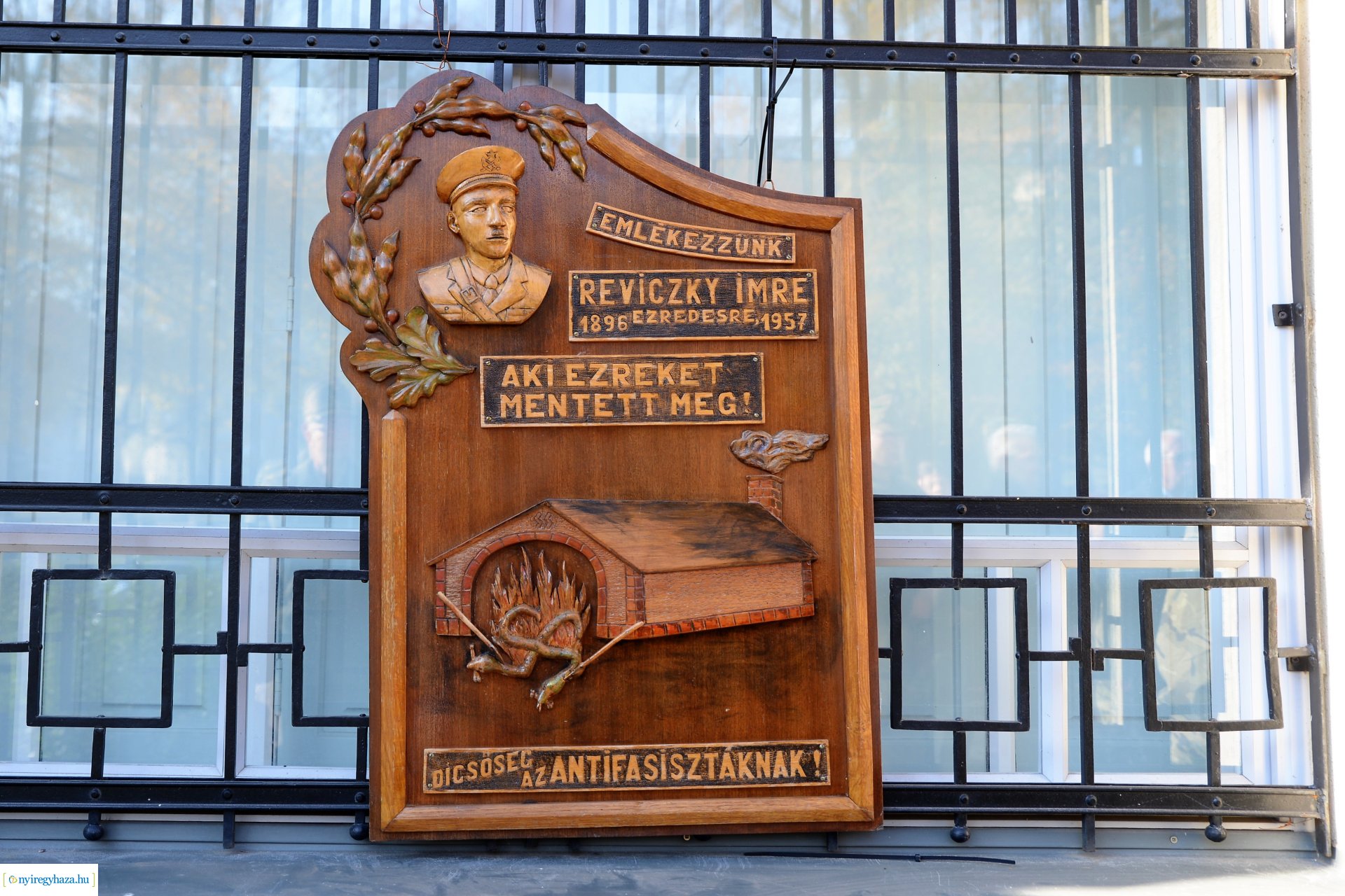 Megemlékezés Reviczky Imre ezredes emléktáblája előtt