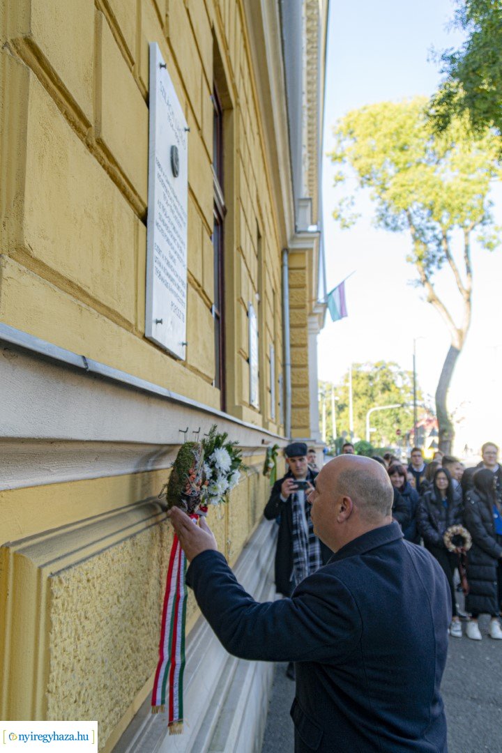 Megemlékezés Szilágyi László emléktáblájánál