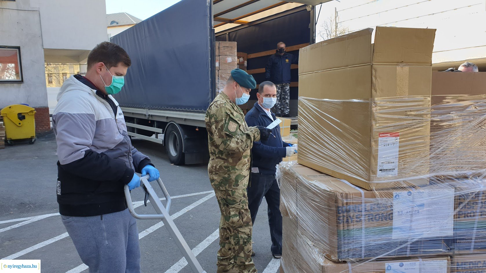 Megérkeztek a védőfelszerelések a kórházba