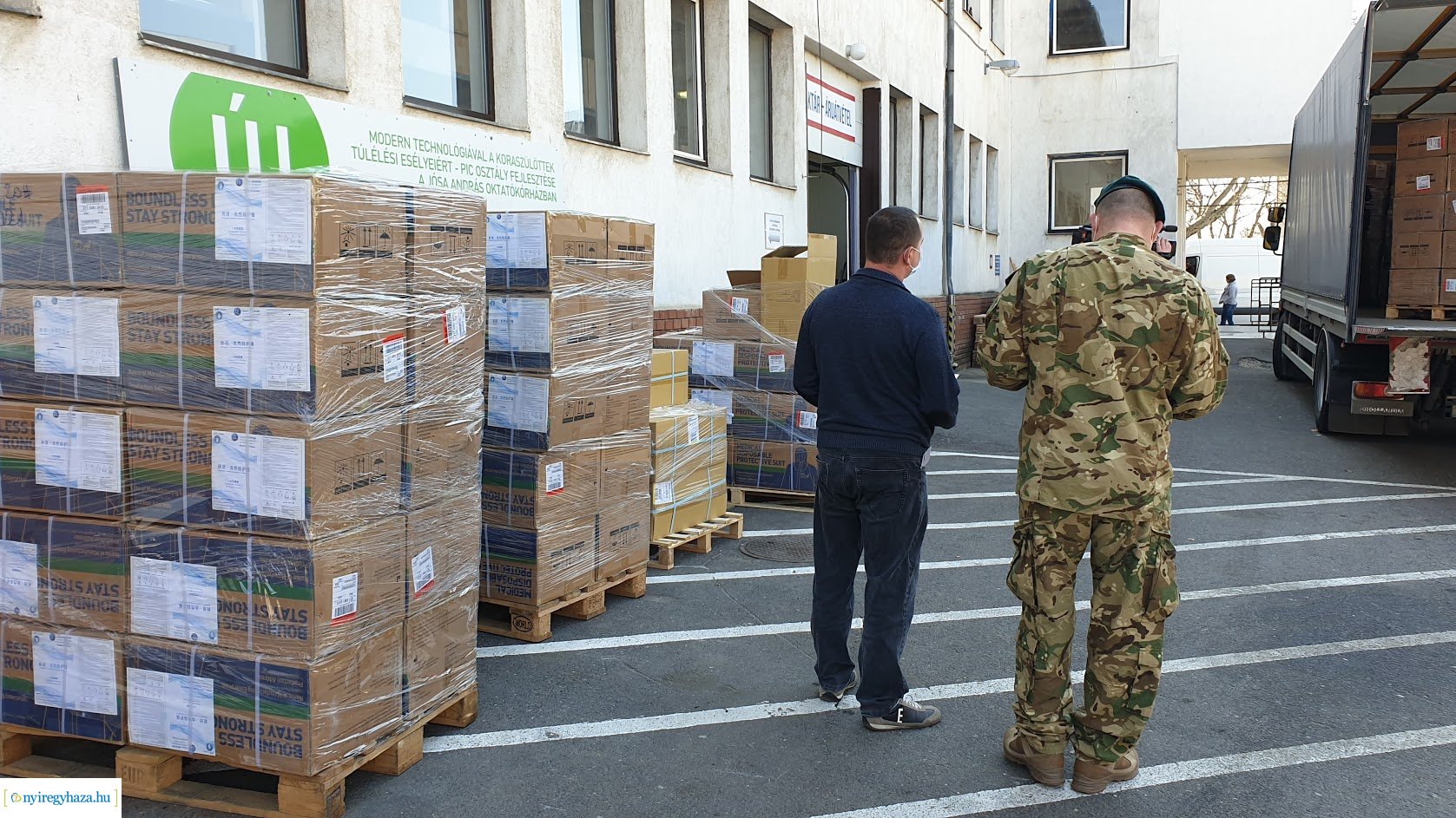 Megérkeztek a védőfelszerelések a kórházba