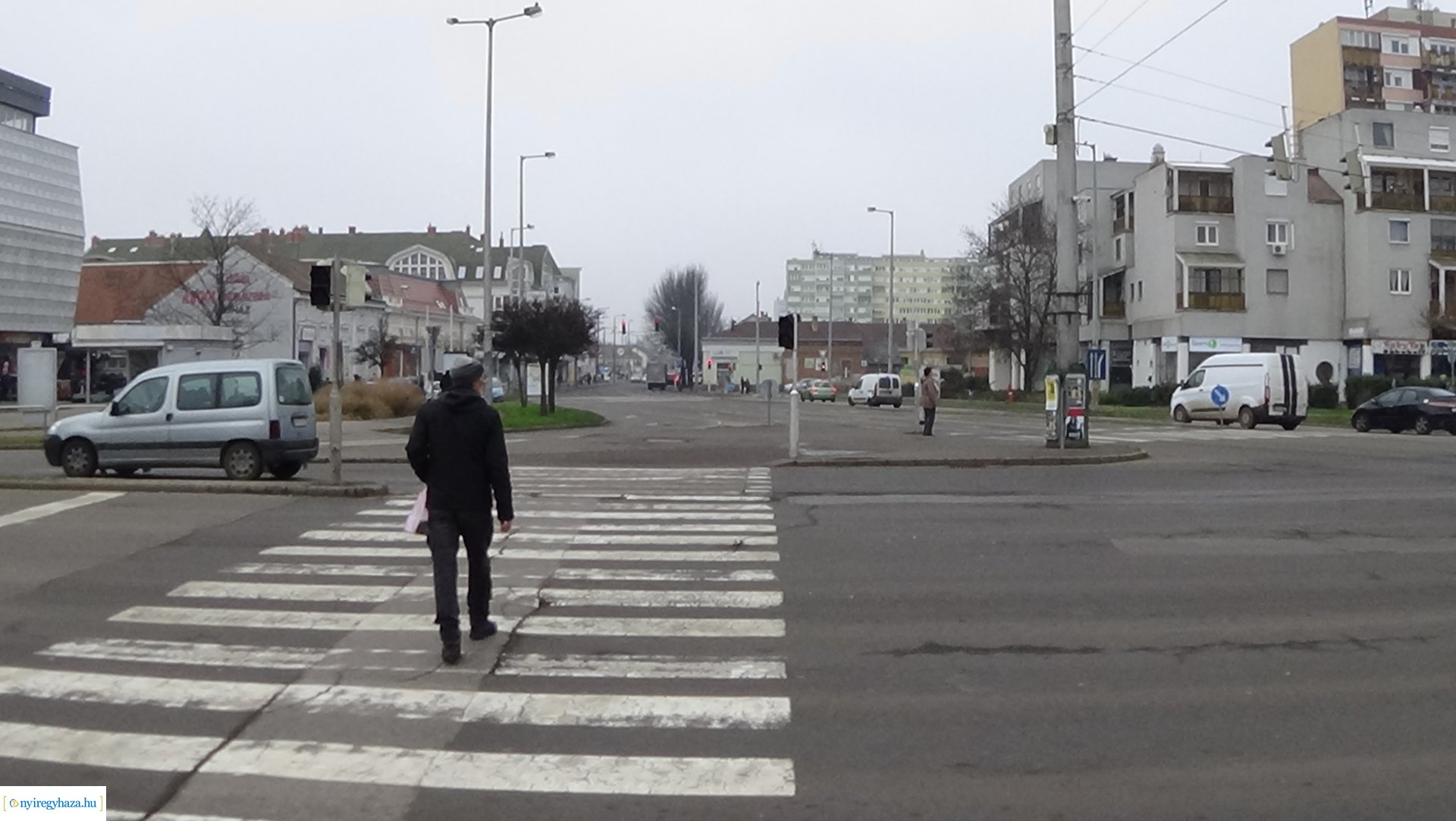 Meghibásodott a jelzőlámpa-rendszer a Kossuth utca és a Vay Ádám körút találkozásánál