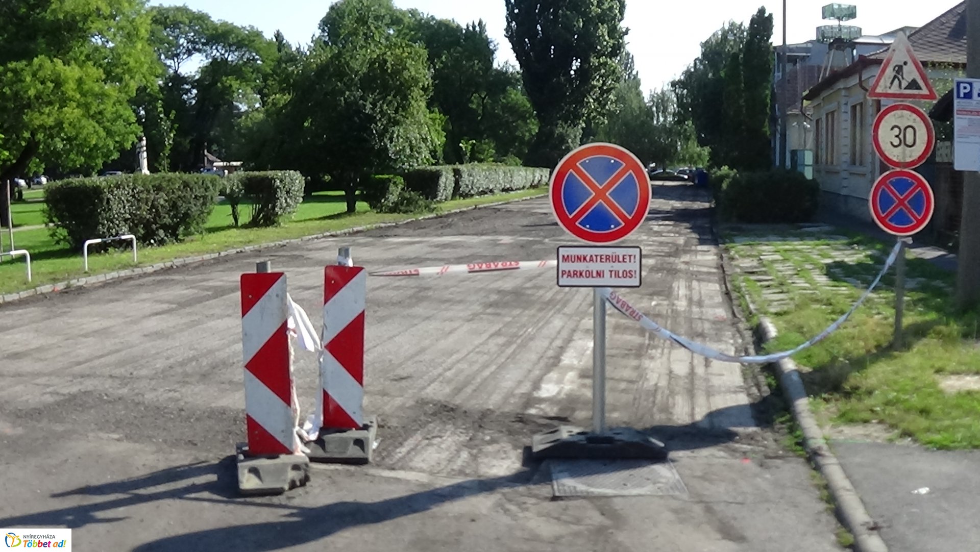 Megkezdődött a Pazonyi tér útburkolatának felújítása