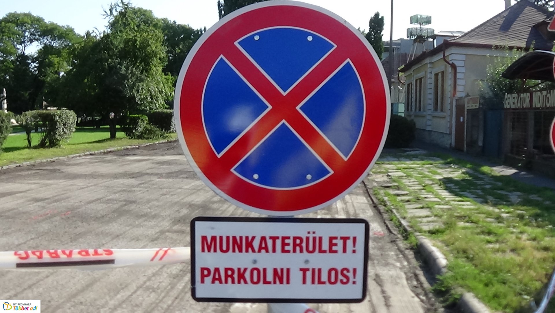 Megkezdődött a Pazonyi tér útburkolatának felújítása