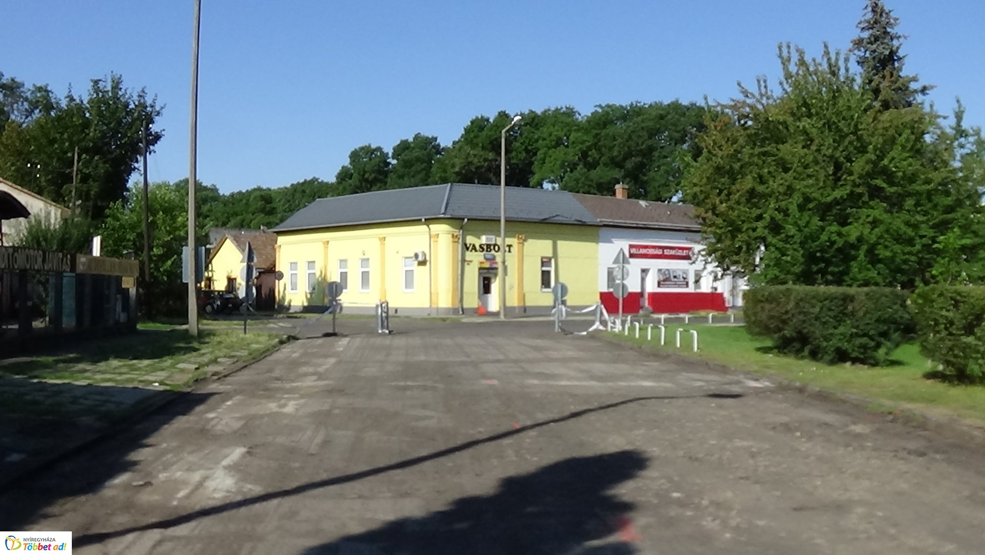 Megkezdődött a Pazonyi tér útburkolatának felújítása