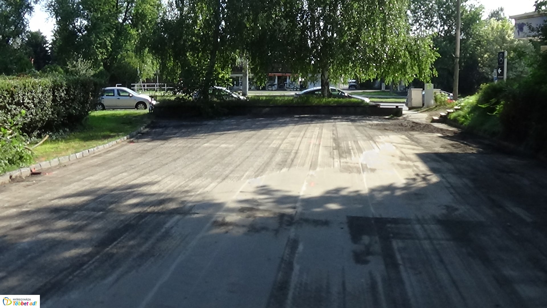 Megkezdődött a Pazonyi tér útburkolatának felújítása