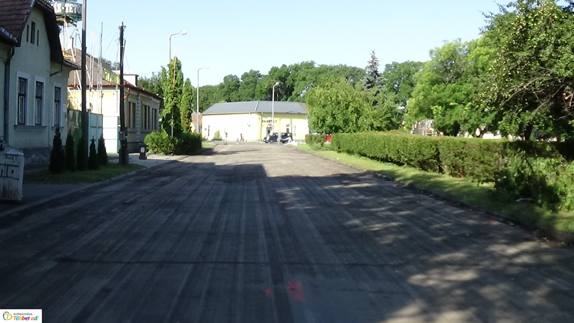 Megkezdődött a Pazonyi tér útburkolatának felújítása