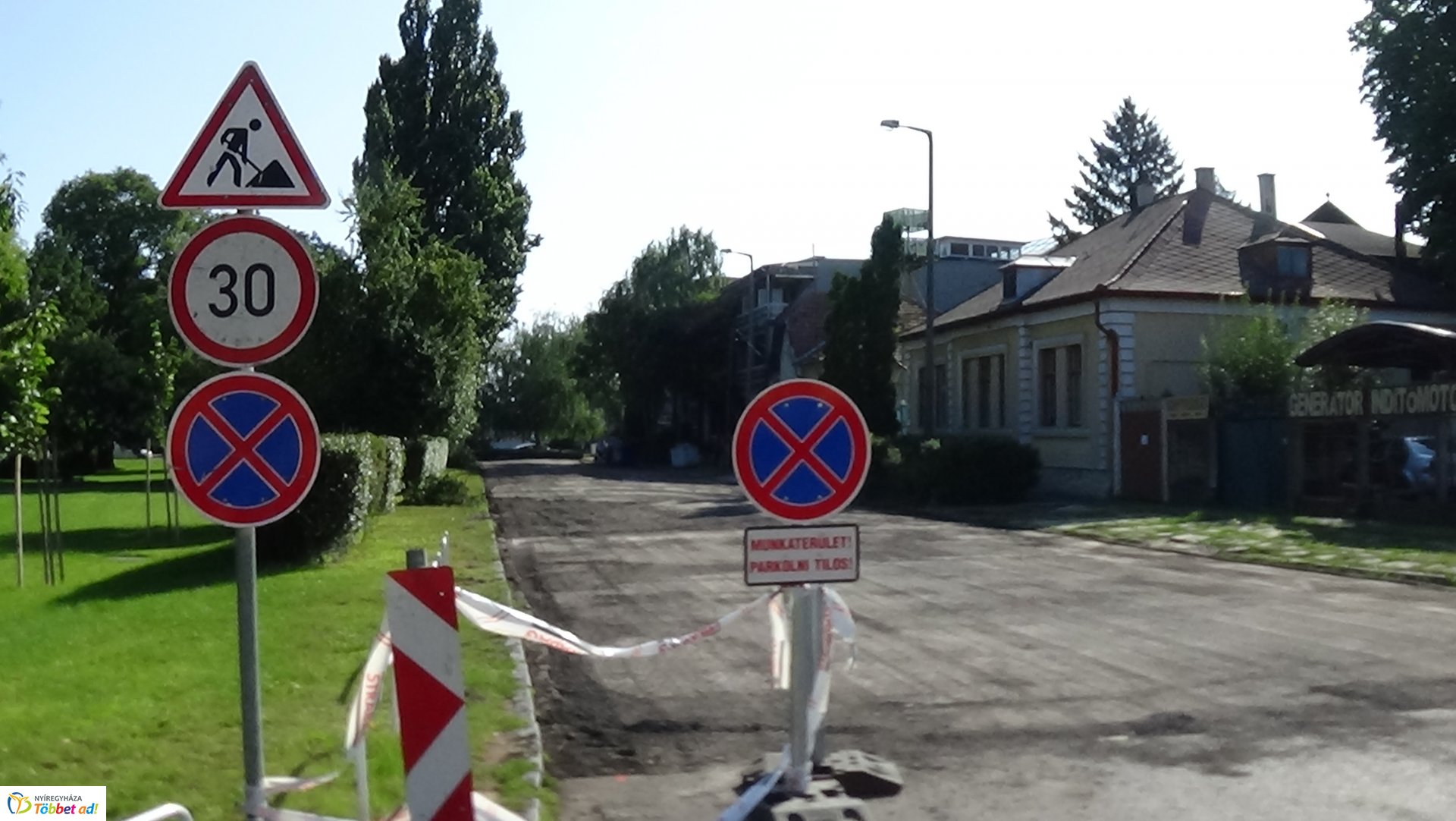 Megkezdődött a Pazonyi tér útburkolatának felújítása