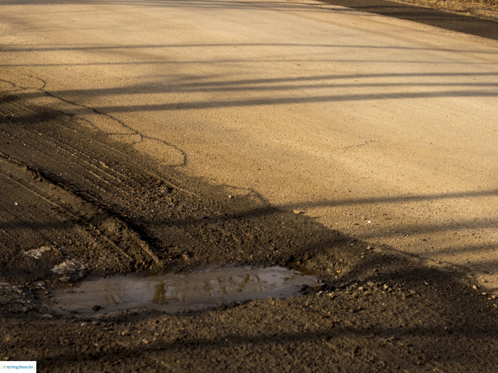 Megkezdődött a Rozsrétszőlő bekötőút felújítása
