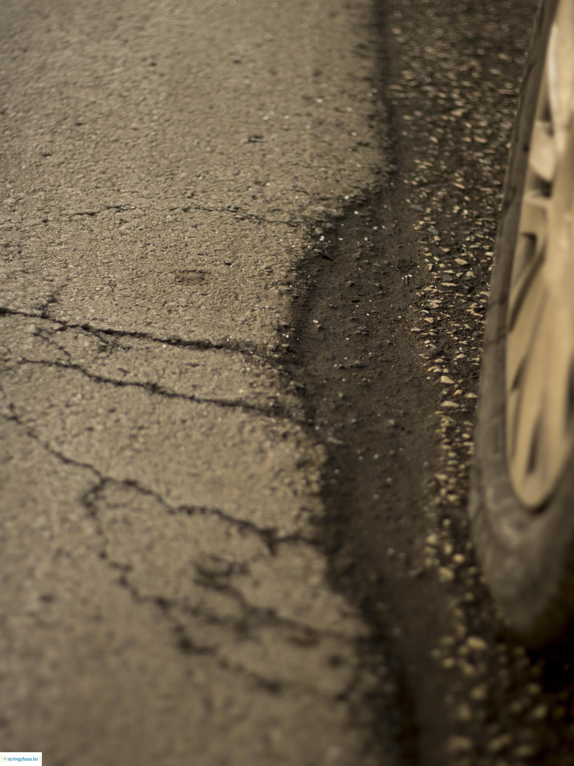 Megkezdődött a Rozsrétszőlő bekötőút felújítása