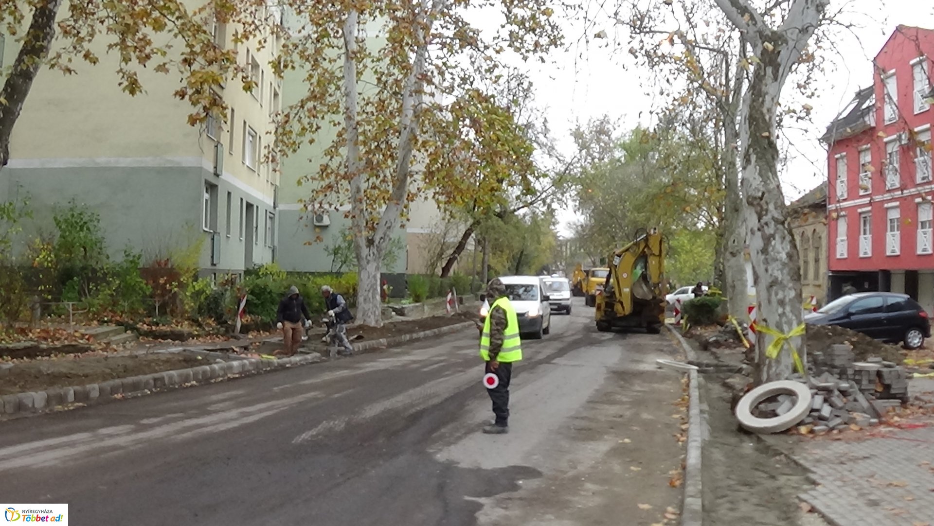 Megkezdődött az aszfaltozás a Szarvas utcán