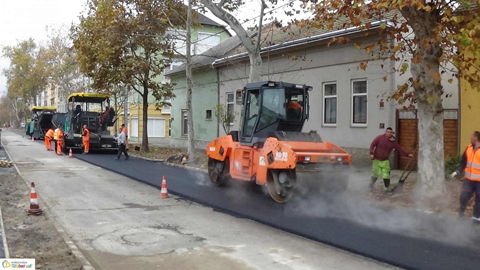 Megkezdődött az aszfaltozás a Szarvas utcán