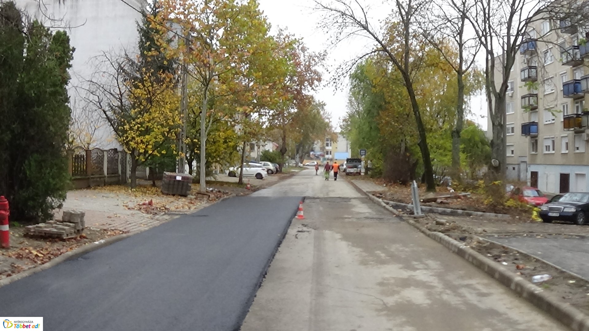 Megkezdődött az aszfaltozás a Szarvas utcán