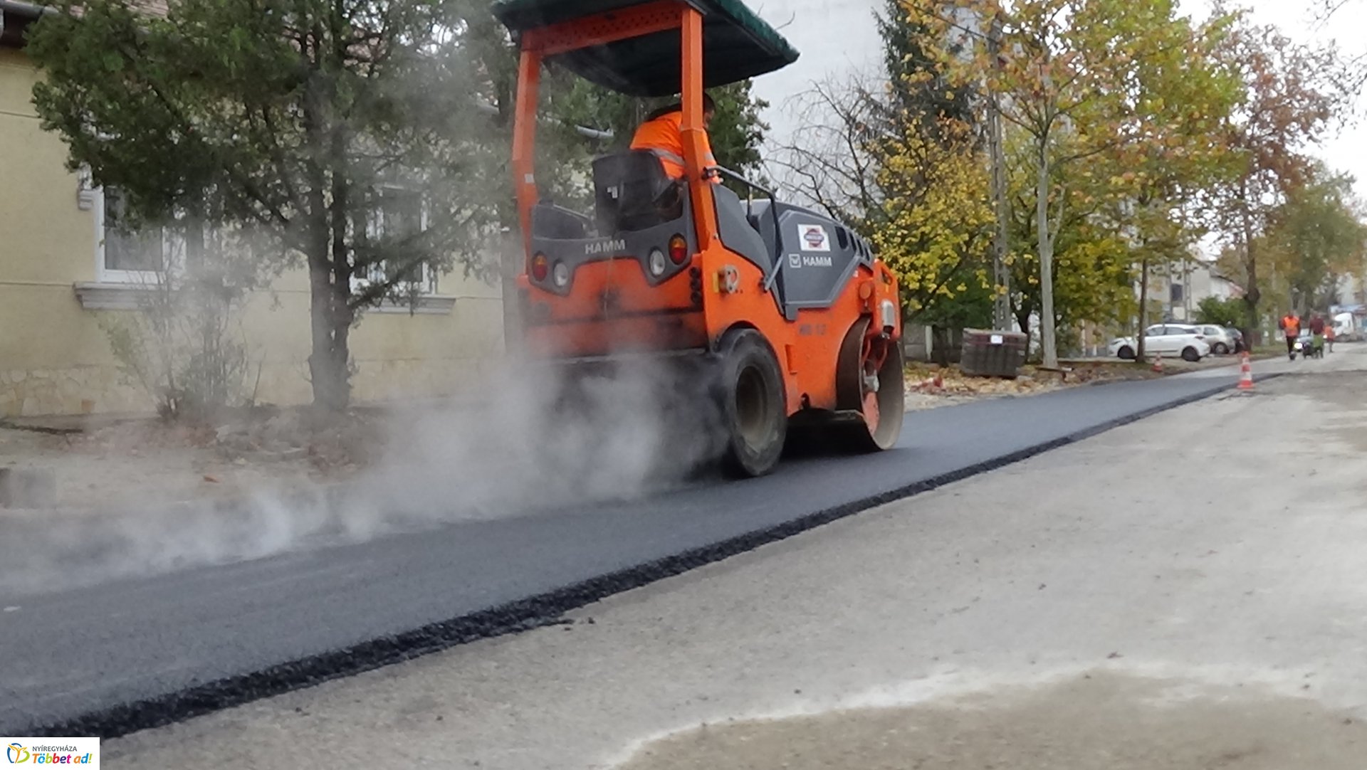 Megkezdődött az aszfaltozás a Szarvas utcán