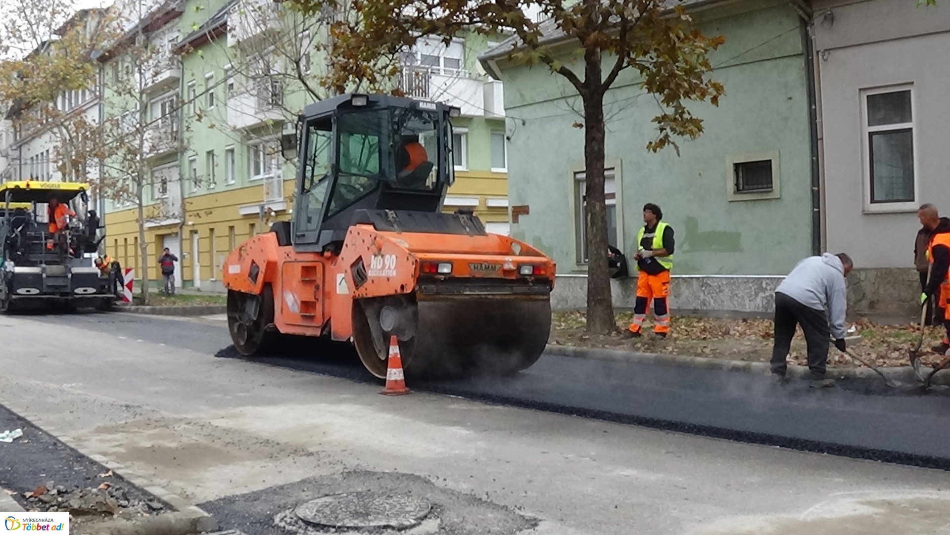 Megkezdődött az aszfaltozás a Szarvas utcán